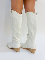 embroidery detailed cowgril boots