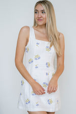 delicate graduation dresses for senior photos