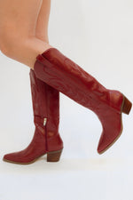 pointed toe boots with stitching