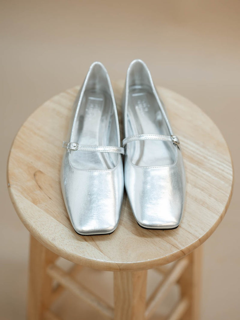 Metallic evening flats