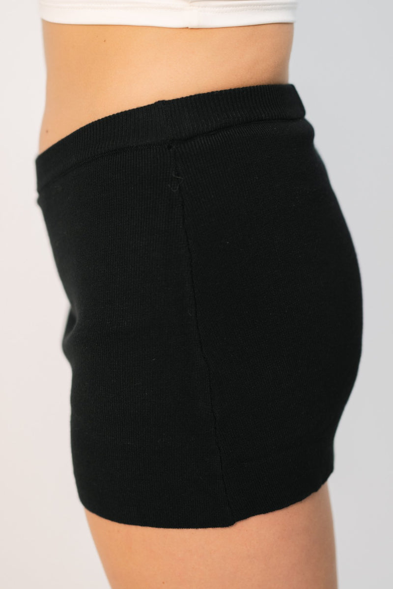 Essential black skort