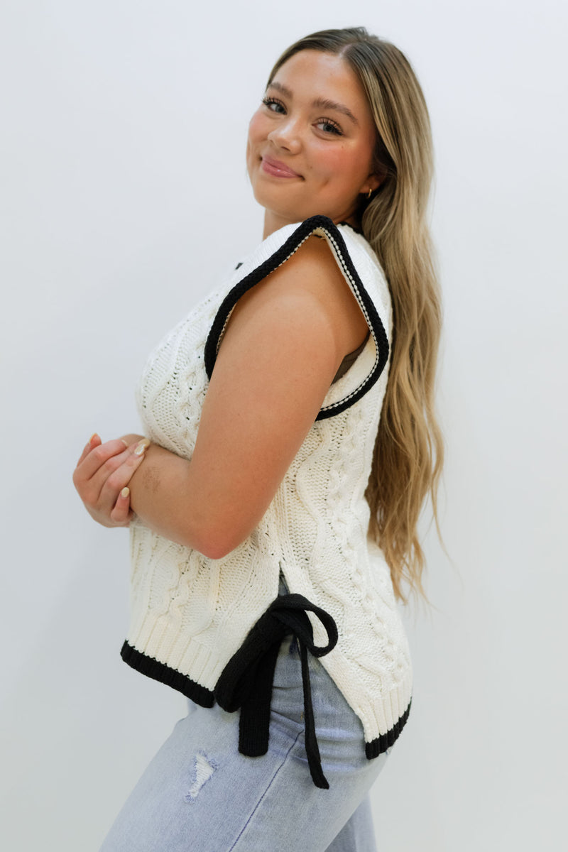 Contrasting Ruffle Sweater Vest